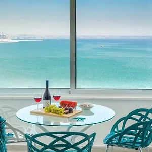 https://sea-view-luxury-penthouse-mackenzie.hotelsatayianapa.com